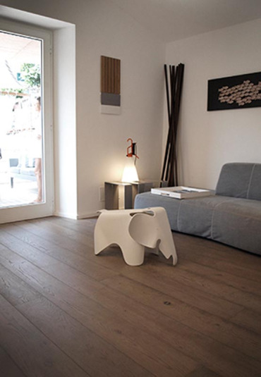 Divano B&B Italia. Eames Elephant Vitra.