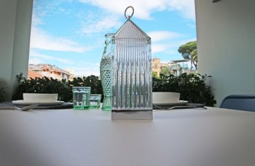 Lampada ricaricabile Lantern di Kartell.